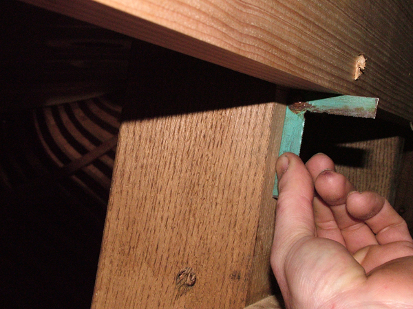 4 Measuring the angle between plank edge and framing with a mini-bevel
