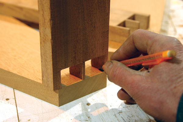 4: Mark the tails of the joint on the end pieces...