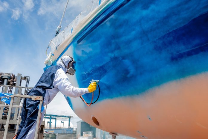 Whangarei,,New,Zealand,,02-14-2021,Industriel,Spray,Painter,On,Ships,Warf Antifouling